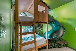 Upstay - Karaoke Mansion w Pool Cinema Themed Rooms