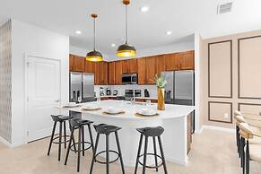 Upstay - Karaoke Mansion w Pool Cinema Themed Rooms