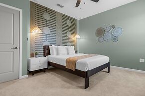 Upstay - Karaoke Mansion w Pool Cinema Themed Rooms