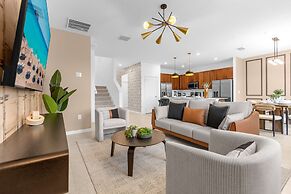 Upstay - Karaoke Mansion w Pool Cinema Themed Rooms