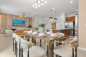 Upstay - Karaoke Mansion w Pool Cinema Themed Rooms