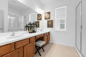 Upstay - Karaoke Mansion w Pool Cinema Themed Rooms