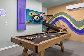 Upstay - Karaoke Mansion w Pool Cinema Themed Rooms