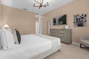 Upstay - Karaoke Mansion w Pool Cinema Themed Rooms