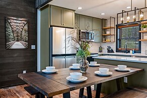 Game Room-hot Tub-10 Mins to Downtown Gatlinburg