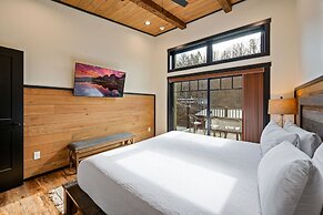 Game Room-hot Tub-10 Mins to Downtown Gatlinburg