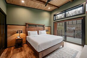 Game Room-hot Tub-10 Mins to Downtown Gatlinburg