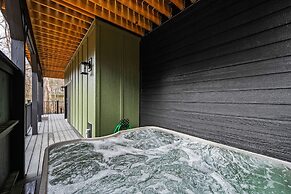 Game Room-hot Tub-10 Mins to Downtown Gatlinburg