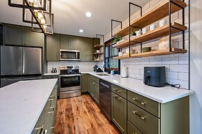 Game Room-hot Tub-10 Mins to Downtown Gatlinburg