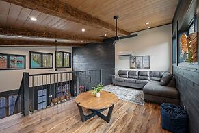 Game Room-hot Tub-10 Mins to Downtown Gatlinburg