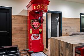 Game Room-hot Tub-10 Mins to Downtown Gatlinburg