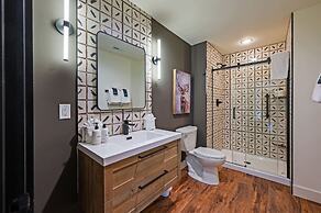 Game Room-hot Tub-10 Mins to Downtown Gatlinburg