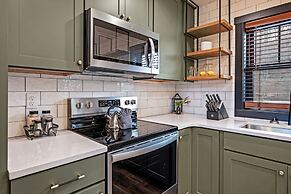 Game Room-hot Tub-10 Mins to Downtown Gatlinburg