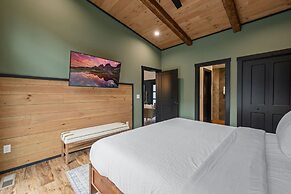 Game Room-hot Tub-10 Mins to Downtown Gatlinburg