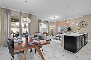 Relaxing Getaway Near Disney With Pool Themed Rooms