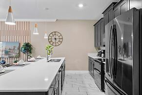 Relaxing Getaway Near Disney With Pool Themed Rooms