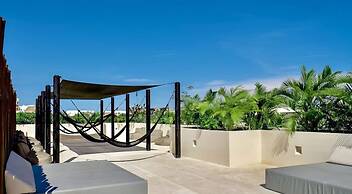 Spacious 2 BR Apartment With Private Pool Top Amenities