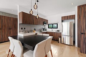 2 BR Apartment With Spacious Loft Close From Beach Zone