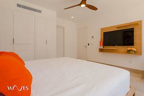 2 Br Steps Away From the Beach Heated Pool