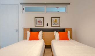 2 Br Steps Away From the Beach Heated Pool