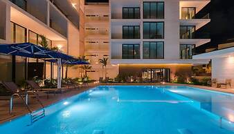 2 Br Steps Away From the Beach Heated Pool