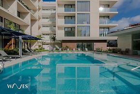 2 Br Steps Away From the Beach Heated Pool