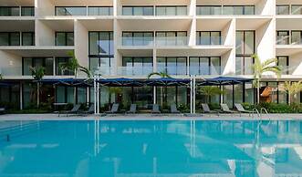 2 Br Steps Away From the Beach Heated Pool