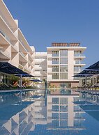 2 Br Steps Away From the Beach Heated Pool