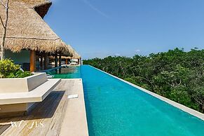 2 Br Roof w Infinity Pool Jacuzzi Spacious