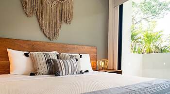 1 Br Great Located Pool Gym Coworking