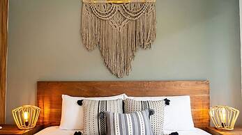 1 Br Great Located Pool Gym Coworking