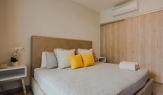 Pool View 1 Br Steps Away From the Beach