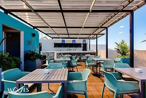 Pool View 1 Br Steps Away From the Beach