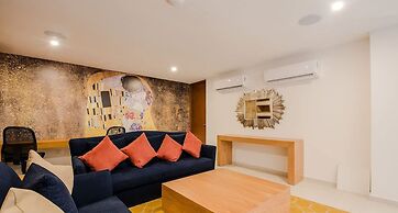 Pool View 1 Br Steps Away From the Beach