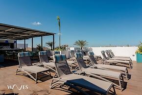 Pool View 1 Br Steps Away From the Beach