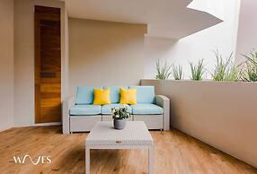 Pool View 1 Br Steps Away From the Beach