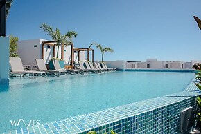 Pool View 1 Br Steps Away From the Beach