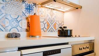 Pool View 1 Br Steps Away From the Beach