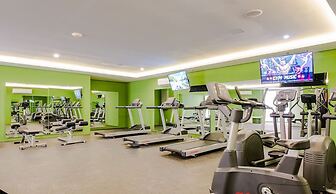 Pool View 1 Br Steps Away From the Beach