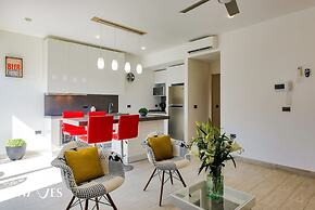 1 Rec Steps From the Beach Rooftop Pool