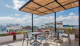 1 Rec Steps From the Beach Rooftop Pool