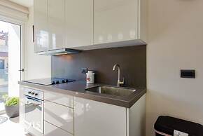 1 Rec Steps From the Beach Rooftop Pool