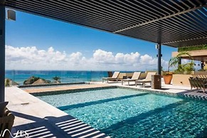 2 Br With Rooftop Pool and Stunning Ocean View