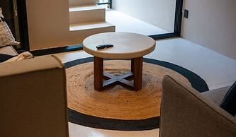 Spacious 3 Br w Private Pool Exclusive Gym