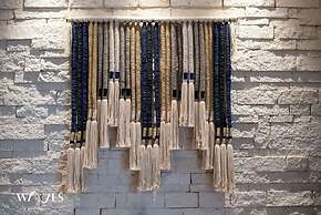 Spacious 3 Br w Private Pool Exclusive Gym