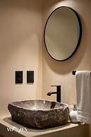 Spacious 3 Br w Private Pool Exclusive Gym