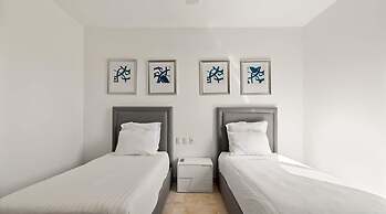 2 Br Luminous and Spacious Pool View Apt