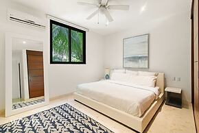 2 Br Luminous and Spacious Pool View Apt