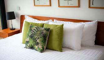 Luminous 1 Br Steps Away From the Beach