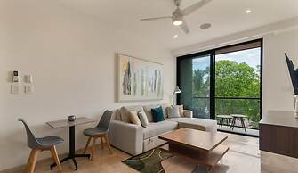 Luminous 1 Br Steps Away From the Beach